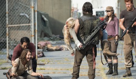 the-walking-dead-season-5-beth-in-daryls-arms-maggie-on-ground